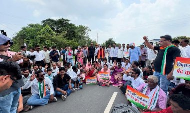 विधायक चातुरी नंद के नेतृत्व में सरायपाली में विधानसभा स्तरीय प्रदेशव्यापी आर्थिक नाकेबंदी एवं चक्काजाम सफलतापूर्वक सम्पन्न