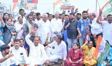 अडानी और भाजपा सरकार के खिलाफ कांग्रेस की प्रदेशव्यापी आर्थिक नाकेबंदी 2 घंटे सभी प्रमुख मार्ग रहे बंद