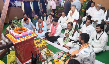 मुख्यमंत्री निवास में हरेली उत्सव: श्री साय ने गौरी-गणेश, नवग्रह की पूजा कर भगवान शिव का किया अभिषेक