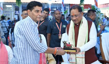 हरेली पर्व हमे हमारी जड़ों से जोड़ते हैं और कृषि संस्कृति को संरक्षित रखने की प्रेरणा देते है-राजस्व मंत्री  टंक राम वर्मा