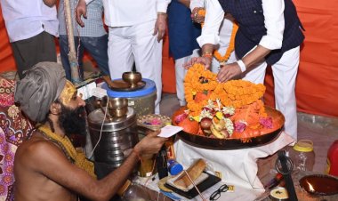 महायज्ञ में जुटी जनता, विधायक डॉ संपत अग्रवाल और मंत्री दयालदास बघेल ने सुनीं समस्याएँ-दिया समाधान का आश्वासन