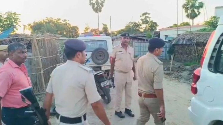 डायन बताकर एक ही परिवार के 5 लोगों की हत्या, 250 लोगों ने मिलकर मारा और जिंदा जला दिया