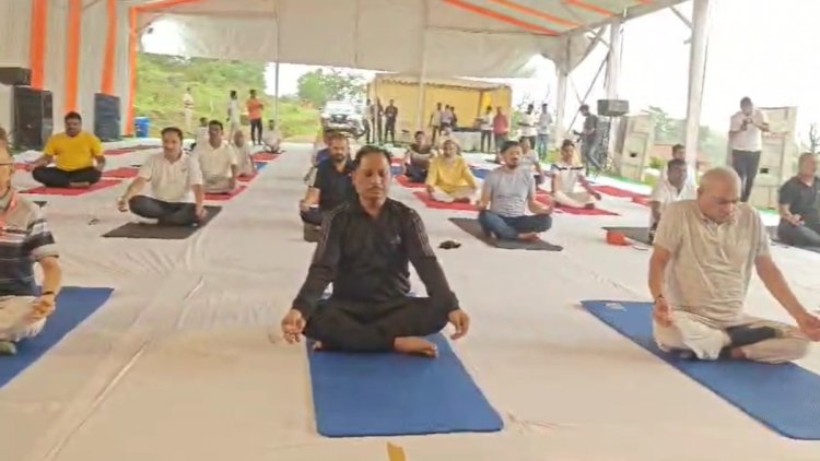 भाजपा के प्रशिक्षण शिविर का दूसरा दिन : मुख्यमंत्री साय के साथ विधायकों और सांसदों ने किया योगाभ्यास