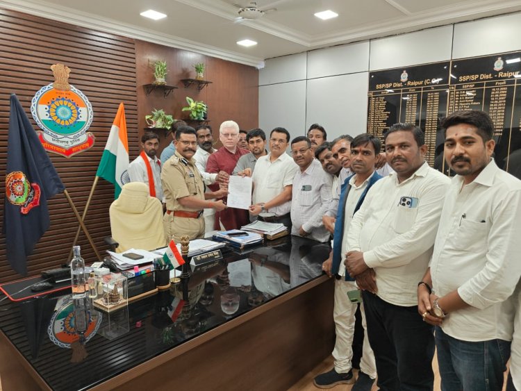 आरंग विधायक एवं सतनामी समाज के धर्मगुरु गुरु खुशवंत साहेब जी पर हुए हमले की जांच व सुरक्षा की मांग को लेकर पुलिस महानिदेशक को सौंपा गया ज्ञापन