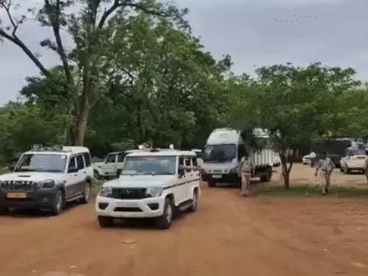 छत्तीसगढ़ से पहली बार 30 अवैध बांग्लादेशियों को भेजा गया वापस, बॉर्डर पर BSF को सौंपेंगी रायपुर पुलिस…