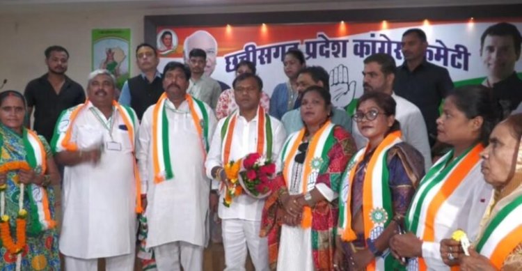 छत्तीसगढ़ में शिव सेना को बड़ा झटका,महिला विंग ने अपने समर्थको के साथ थामा कांग्रेस पार्टी हाथ