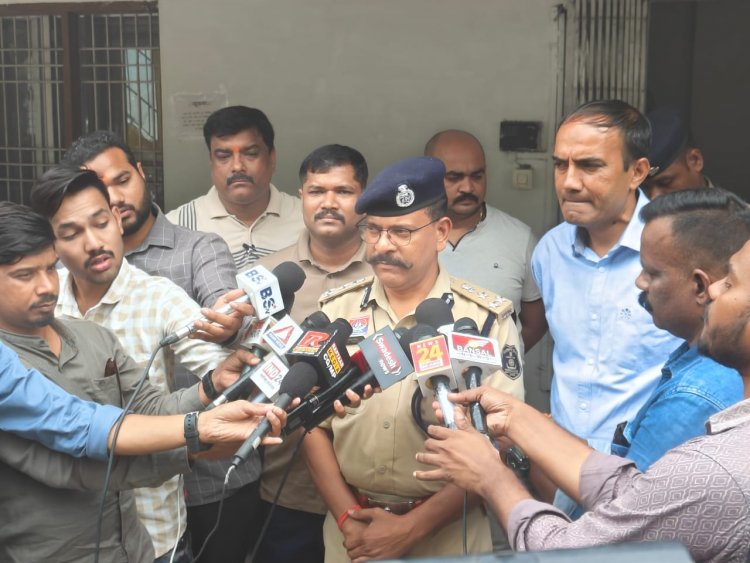 थाना मंदिर हसौद क्षेत्रांतर्गत ग्राम उमरिया स्थित पेट्रोल पंप में लूट व हत्या की घटना को अंजाम देने वाले 02 आरोपी गिरफ्तार