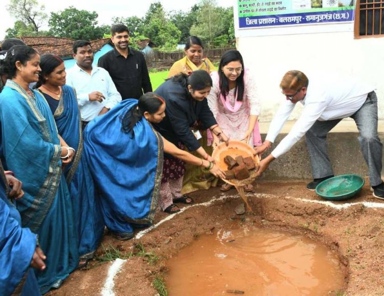 बलरामपुर जिले में जनभागीदारी से लक्ष्य से अधिक सोख्ता गड्ढों का निर्माण, बना गोल्डन बुक ऑफ वर्ल्ड रिकॉर्ड में शामिल होने वाला अभियान