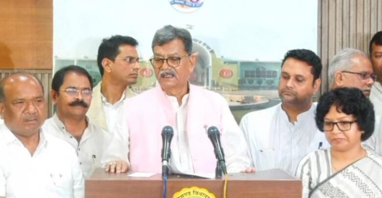 Breking: चैतन्य बघेल के गिरफ्तारी पर सदन में संग्राम, डॉ.चरणदास मंहत ने कहा अडानी के दबाव..
