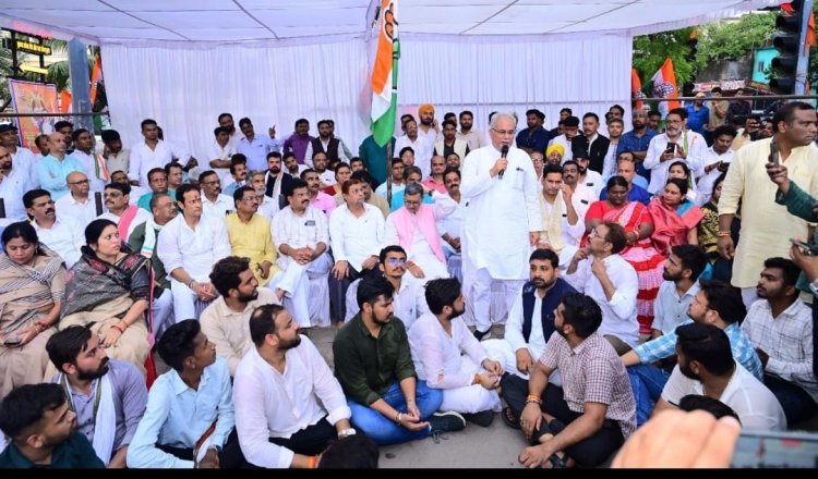 ईडी की दुर्भावनापूर्वक कार्यवाही के विरोध में कांग्रेस ने धरना दिया