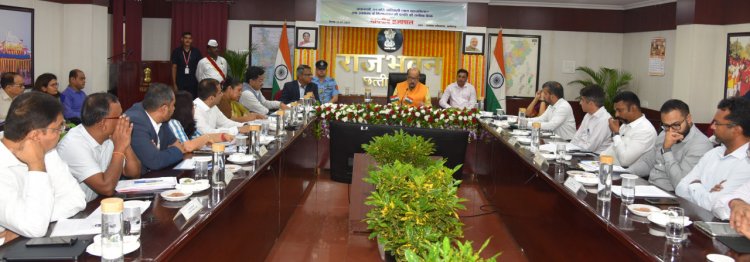 केवल रिपोर्ट पर निर्भर न रहें, निचले स्तर पर जाकर योजनाओें का क्रियान्वयन देखें-श्री डेका