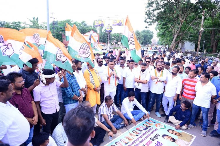 देश में पहली बार अडानी की आर्थिक लूट के खिलाफ बड़ा प्रदर्शन