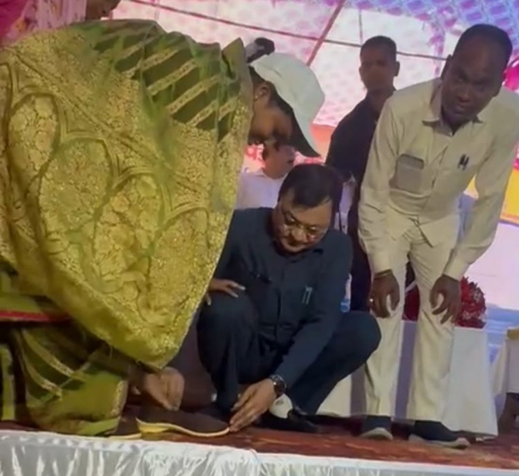 वाणिज्य उद्योग श्रम मंत्री  लखन लाल देवांगन कटघोरा उपजेल परिसर में आयोजित चरण पादुका वितरण एव वन महोत्सव में हुए सम्मिलित