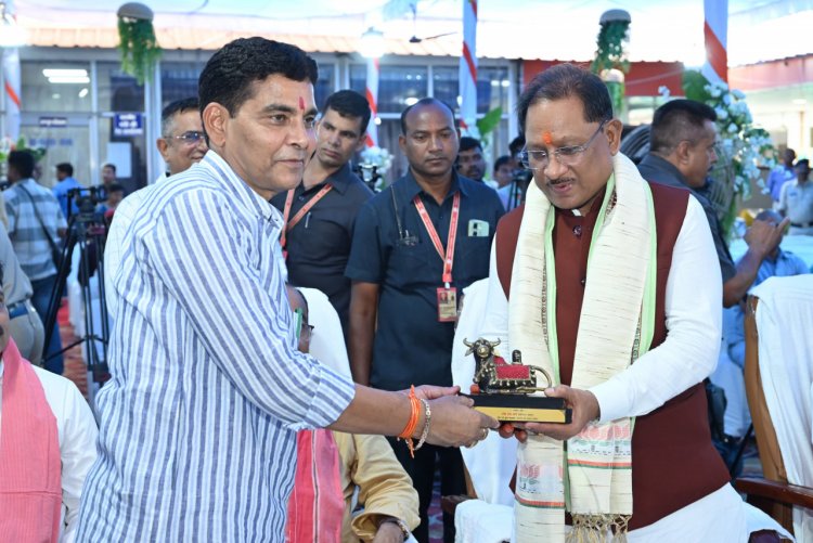 हरेली पर्व हमे हमारी जड़ों से जोड़ते हैं और कृषि संस्कृति को संरक्षित रखने की प्रेरणा देते है-राजस्व मंत्री  टंक राम वर्मा