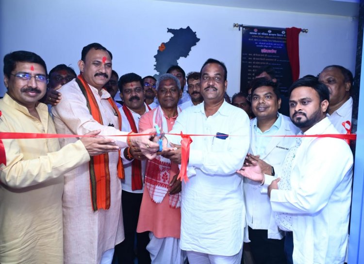 उपमुख्यमंत्री  विजय शर्मा और स्वास्थ्य मंत्री  श्याम बिहारी जायसवाल ने  जिला अस्पताल में किया सिटी स्कैन यूनिट का लोकार्पण