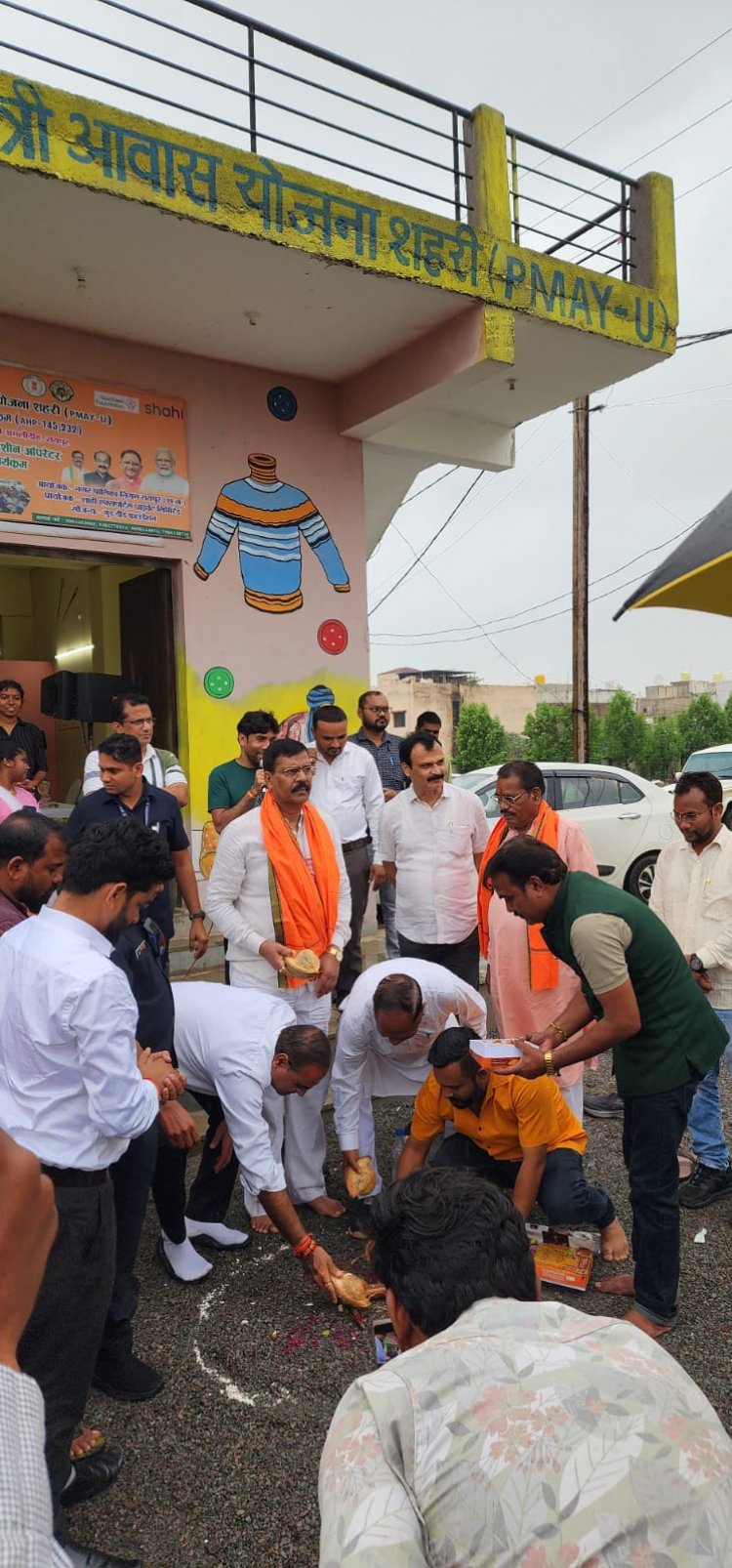 प्रधानमंत्री आवास योजना अमलीडीह की पेयजल की गंभीर समस्या शीघ्र दूर करने पाईप लाईन विस्तार हेतु भूमिपूजन