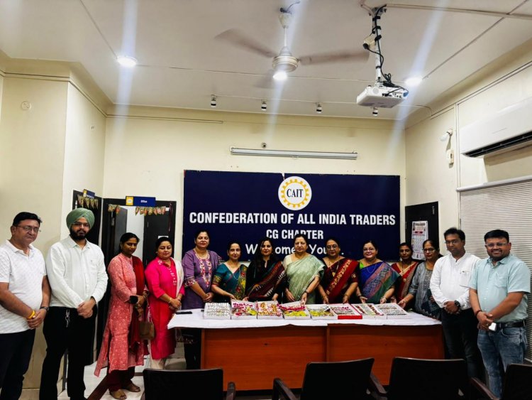 “वोकल फॉर लोकल” अभियान के तहत कैट महिला विंग द्वारा महिला समूह द्वारा निर्मित राखियाँ दिल्ली में राष्टपति जी के माध्यम से देश के सैनिकों के लिए राखियाँ भेजी गई - कैट