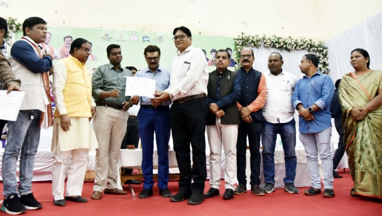 मुख्यमंत्री श्री साय ने दी बधाई : बस्तर को आकांक्षी जिला श्रेणी में मिला राज्य स्तरीय गोल्ड मेडल तोकापाल विकासखंड को मिला कांस्य पदक