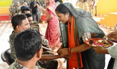 मंत्री श्रीमती राजवाड़े ने कारली पहुंचकर सुरक्षा बल के जवानों को राखी बांधकर शुभकामनाएं दीं