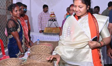 मंत्री श्रीमती राजवाड़े ने आकांक्षा हाट का किया उद्घाटन