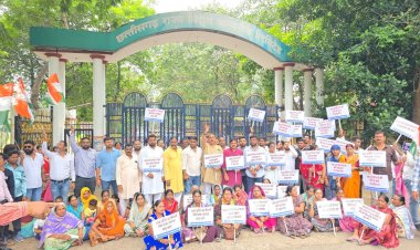 "400 यूनिट बिजली माफी योजना में कटौती के खिलाफ युवा कांग्रेस और जिला कांग्रेस,NSUI का डंगनिया मुख्यालय में जोरदार प्रदर्शन"
