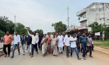 खाद संकट और कालाबाज़ारी : विधायक चातुरी नंद के नेतृत्व में किसानों ने किया कृषि विभाग, सरायपाली का घेराव