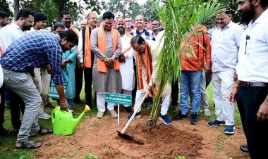 ऑयल पाम की खेती से किसानों के जीवन में आएगी खुशहालीः प्रभारी मंत्री  श्याम बिहारी जायसवाल