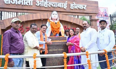 देवी अहिल्या बाई होलकर को पुण्यतिथि पर विशिष्टजनों, आमजनों ने किया नमन