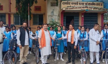 विधायक सुनील सोनी ने की स्कूल में 5 लाख की घोषणा