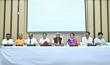 बाजारों में दुकानदारों द्वारा सड़कों पर किये गए कब्जोँ को हटाने तत्काल अभियान चलाएं- रायपुर लोकसभा सांसद बृजमोहन अग्रवाल