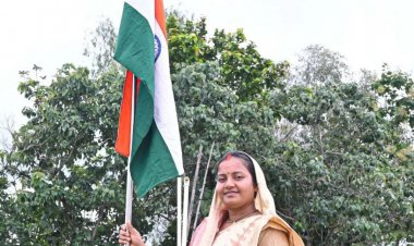  हर घर तिरंगा अभियान - मंत्री श्रीमती लक्ष्मी राजवाड़े ने निज निवास पर फहराया तिरंगा