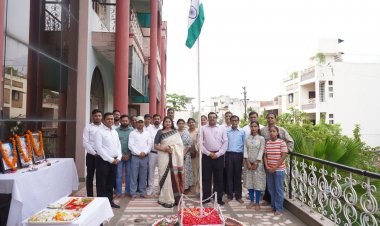  राज्य बाल अधिकार संरक्षण आयोग में डॉ. वर्णिका शर्मा ने फहराया राष्ट्रीय ध्वज