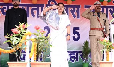 महासमुंद में सांसद श्रीमती रूपकुमारी चौधरी ने किया ध्वजारोहण