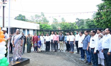 गौरेला पेंड्रा मरवाही : स्वतंत्रता दिवस पर कलेक्ट्रेट परिसर में कलेक्टर ने किया ध्वजारोहण