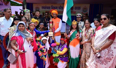 स्वतंत्रता दिवस समारोह: शालेय विद्यार्थियों की सांस्कृतिक प्रस्तुतियों ने बांधा समां
