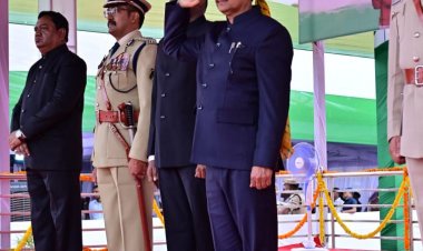 केंद्रीय राज्य मंत्री तोखन साहू ने बस्तर में फहराया तिरंगा, वीर सपूतों को दी श्रद्धांजलि
