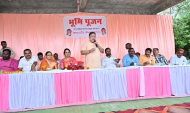 महामाया मंदिर वार्ड तथा कालीमाता माता मंदिर के पास नाली निर्माण (लागत राशि ₹1.43 करोड़) के लिए भूमिपूजन किया।