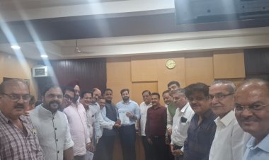 चेम्बर के इतिहास में 4 घंटे मैराथन बैठक चली, जीएसटी से संबंधित व्यापारियों को आ रही समस्याओं को जीएसटी आयुक्त पुष्पेन्द्र कुमार मीणा ने ध्यानपूर्वक सुना