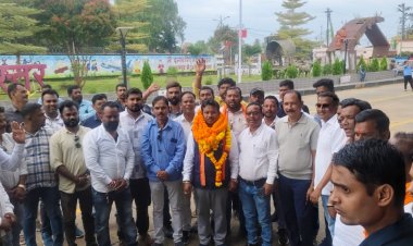 सांसद महेश कश्यप का एयरपोर्ट पर भव्य स्वागत,भाजपा कार्यकर्ताओ व जय झाड़ेश्वर समिति ने व्यक्त किया आभार