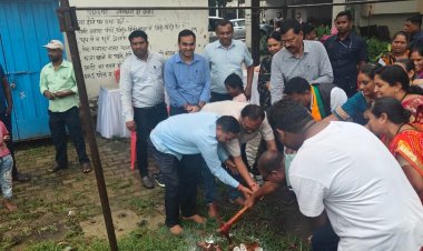 ग्रामीण विधायक द्वारा सामुदायिक भवन में शौचालय निर्माण हेतु विधायक निधि से 5 लाख रूपये स्वेछानुदान देने की घोषणा