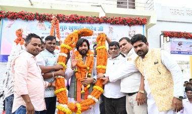आरंग में कैबिनेट मंत्री गुरु खुशवंत साहेब का ऐतिहासिक स्वागत कैबिनेट मंत्री गुरु खुशवंत साहेब ने आरंगवासियों को किया भावुक संबोधन