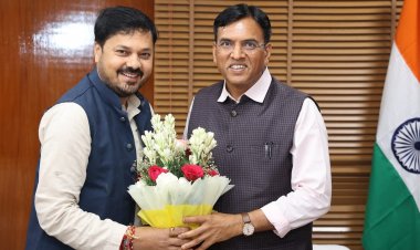 विधायक अनुज ने धरसींवा विधानसभा क्षेत्र के श्रमिकों के परेशानियों को केंद्रीय श्रम एवं रोजगार मंत्री के समक्ष रखा