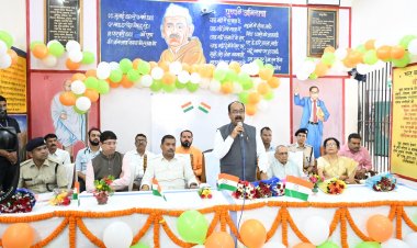 "पुष्प की अभिलाषा" कविता का बंदियो ने किया पाठ, केंद्रीय जेल मे प्रेणनादायक कार्यक्रम मे उपमुख्यमंत्री अरुण साव शामिल.
