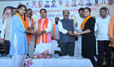 विकास के लिए प्रतिबद्ध डबल इंजन की सरकार : केन्द्रीय राज्य मंत्री तोखन साहू
