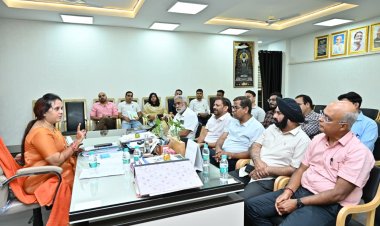 बिल्डर से अगले 10 वर्ष तक नई कॉलोनी में रहवासियों के लिए जल प्रदाय की व्यवस्था के प्रबंध की जानकारी लेना नगर निगम नगर निवेश  अभियंतागण पूर्व निश्चित करें -महापौर मीनल  के निर्देश