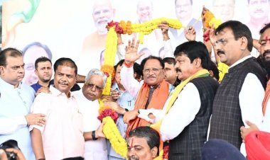 श्री साय के वापस लौटने पर आज एयरपोर्ट पर उनका भव्य स्वागत किया गया।