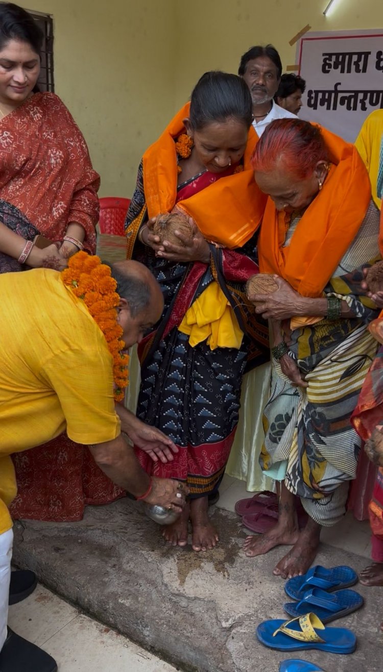 पहले ही दिन मिला सफलता-चार माताओं की घर वापसी धर्मांतरण के विरोध में उत्तर विधायक पुरंदर मिश्रा के नेतृत्व में विशाल रैली
