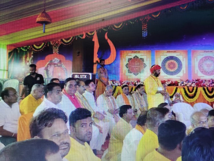 चेम्बर अध्यक्ष सतीश थौरानी एवं संरक्षक श्रीचन्द सुन्दरानी के मुख्य आतिथ्य में सिंधी समाज महिला विंग द्वारा झूलेलाल धाम में आयोजित होम मेड स्टाल का शुभारंभ किया गया