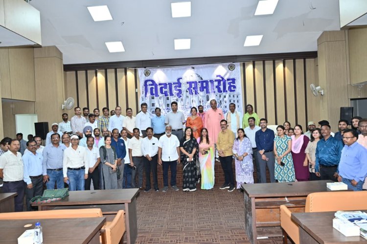 रायपुर निगम में दी सेवाओ को किया सम्मानित परिचालक पद पर रायपुर निगम को सेवायें देकर सेवानिवृत्त वृंदावन पटेल सम्मानित