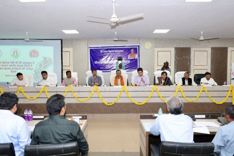 स्वास्थ्य मंत्री  श्याम बिहारी जायसवाल ने दंतेवाड़ा में की संभाग स्तरीय समीक्षा बैठक